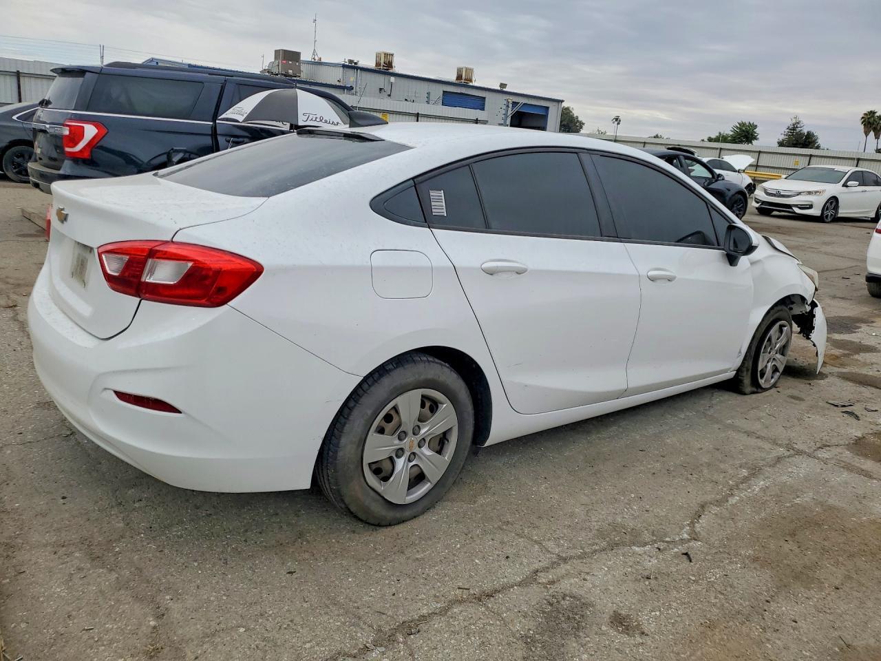 2017 Chevrolet Cruze Ls - Фото 3