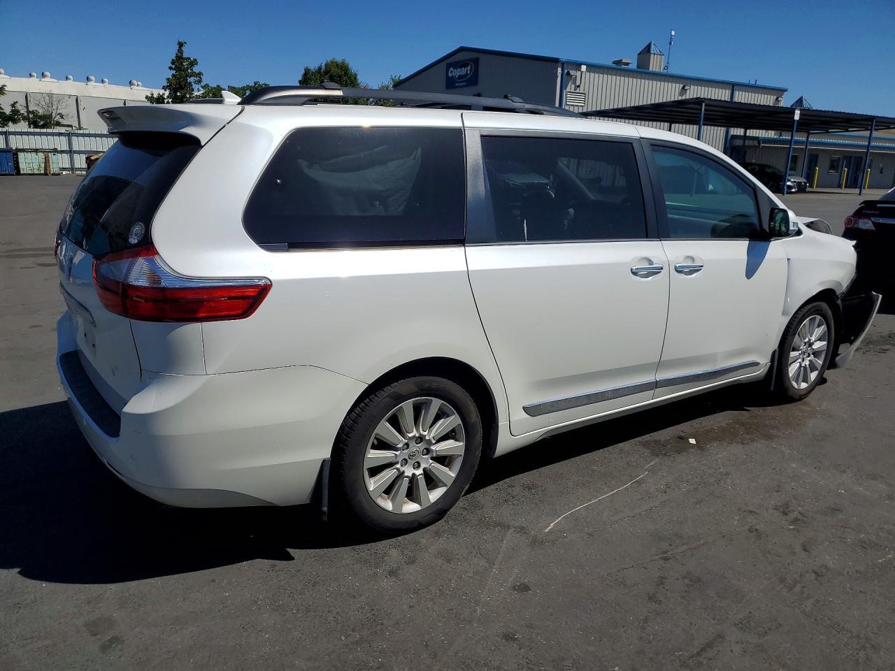 2015 Toyota Sienna Limited Premium 7-Passenger - Фото 3