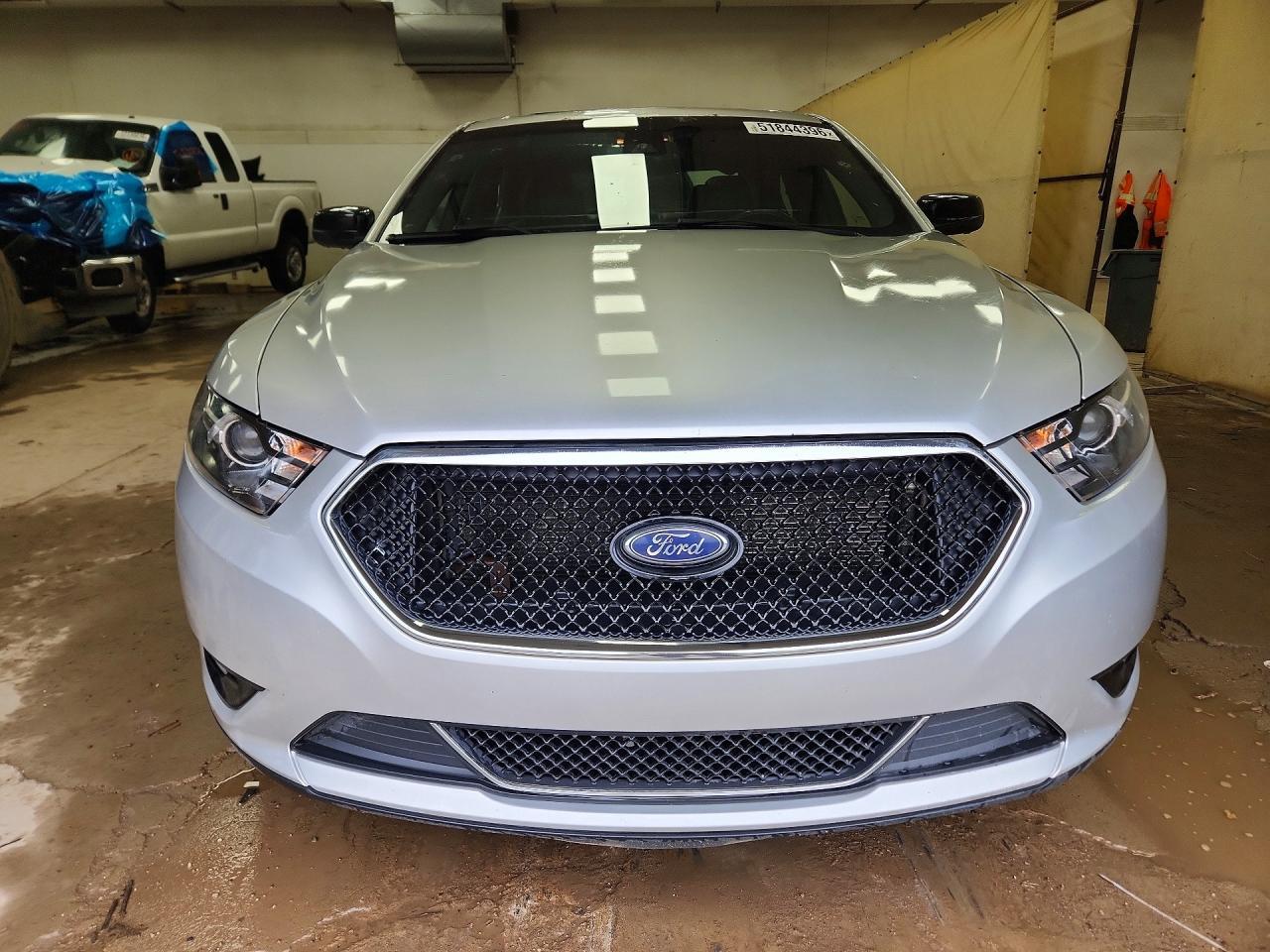 2018 Ford Taurus Sho - Image 5