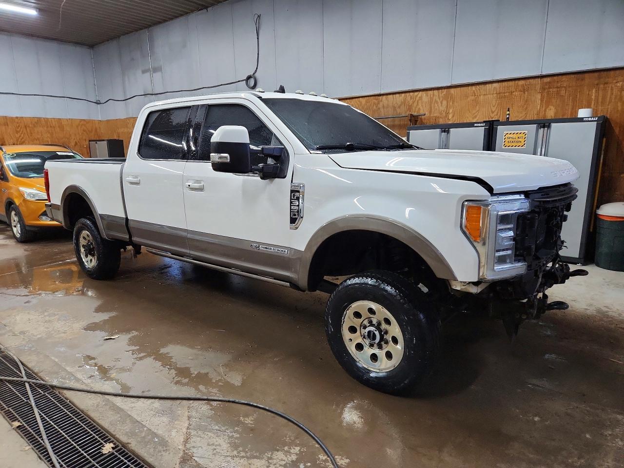 2019 Ford F350 Super Duty - Фото 4