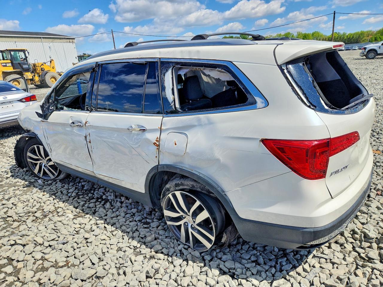 2016 Honda Pilot Elite - Фото 2