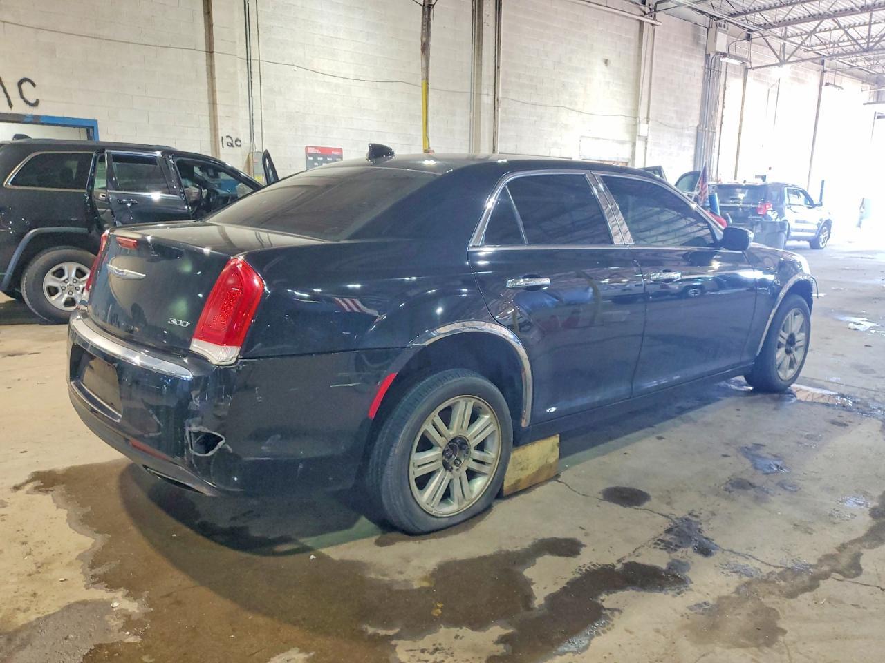 2018 Chrysler 300 Limited - Фото 3