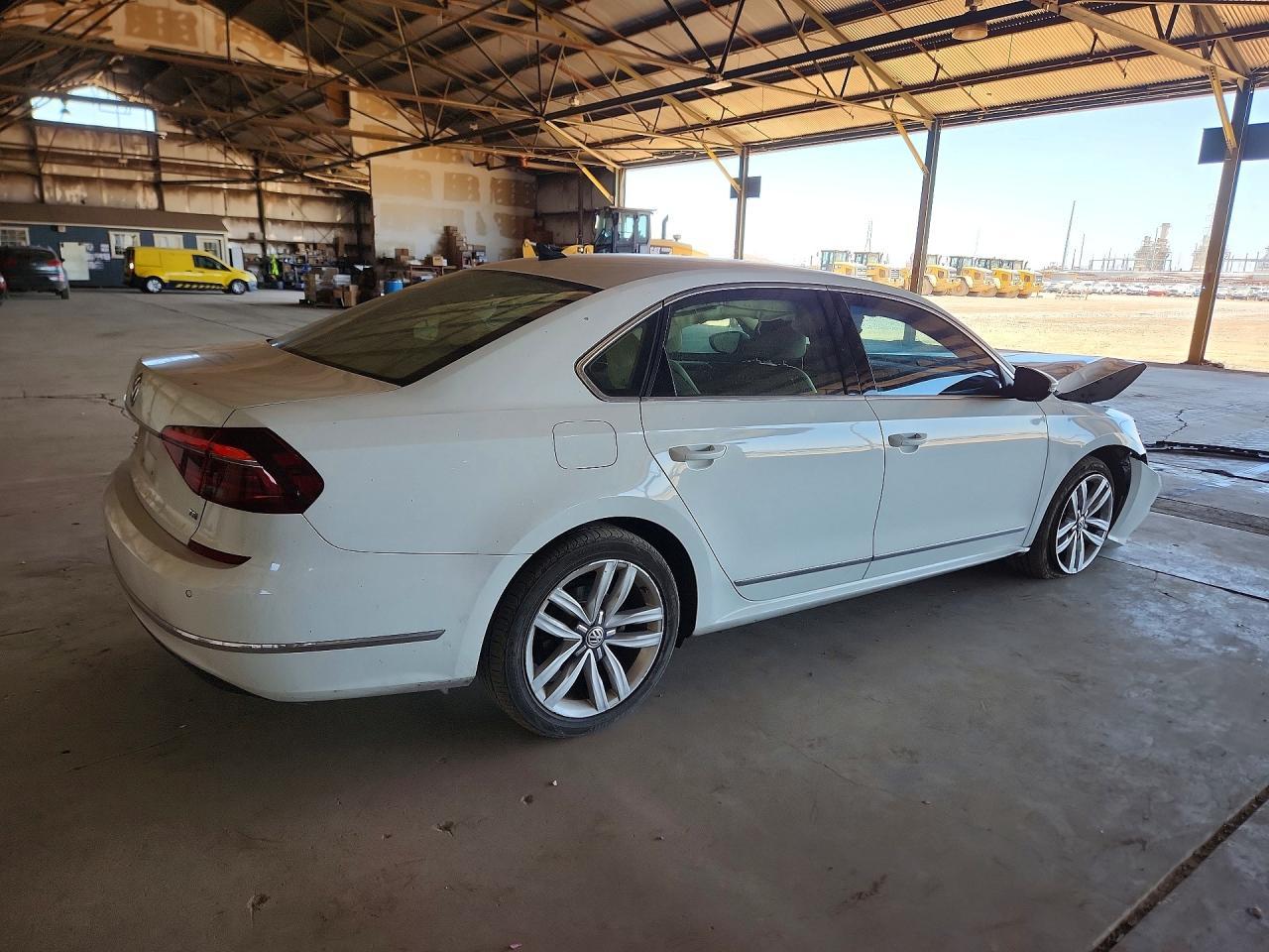 2017 Volkswagen Passat Se - Фото 3