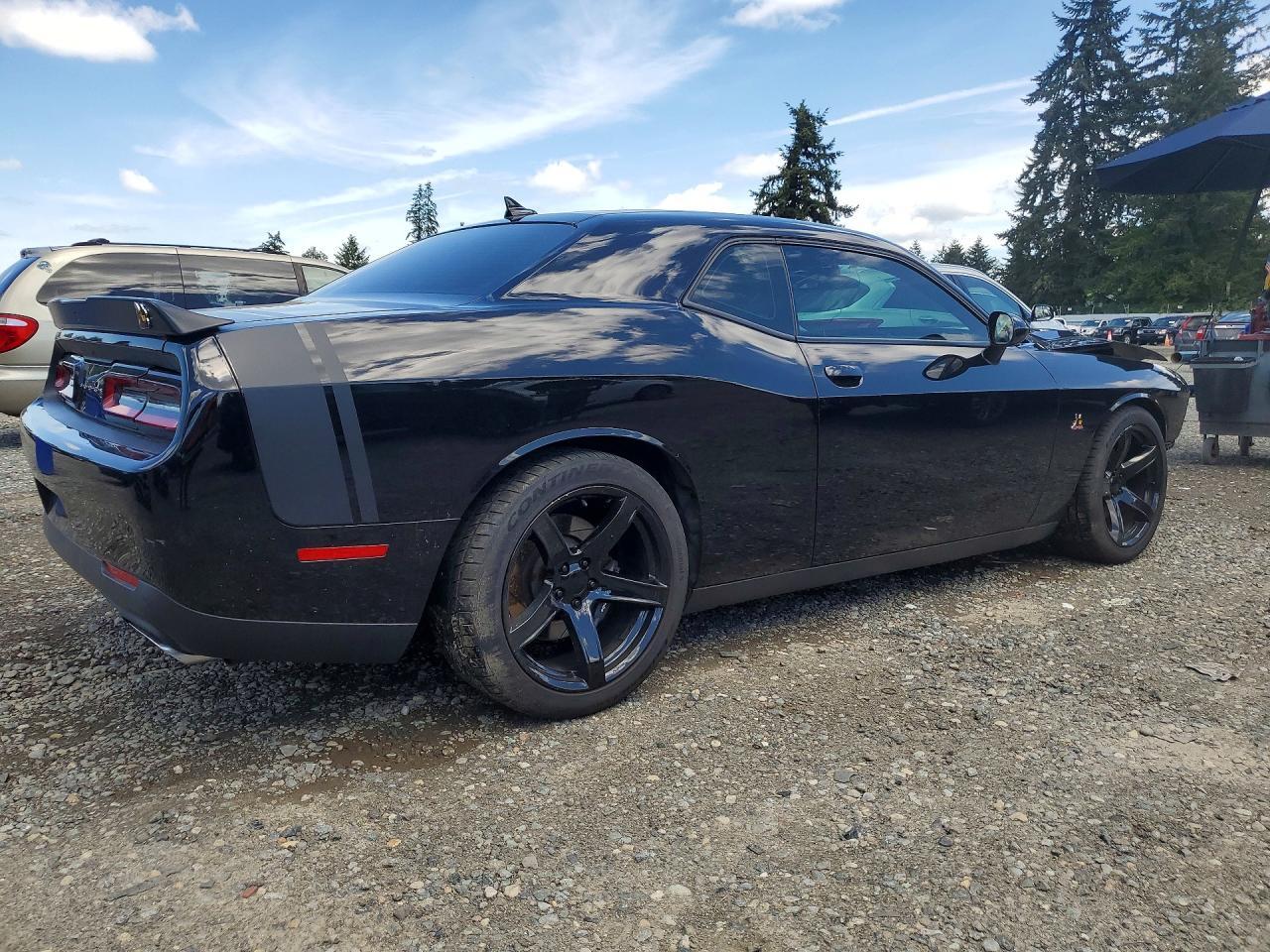 2015 Dodge Challenger R - Image 3