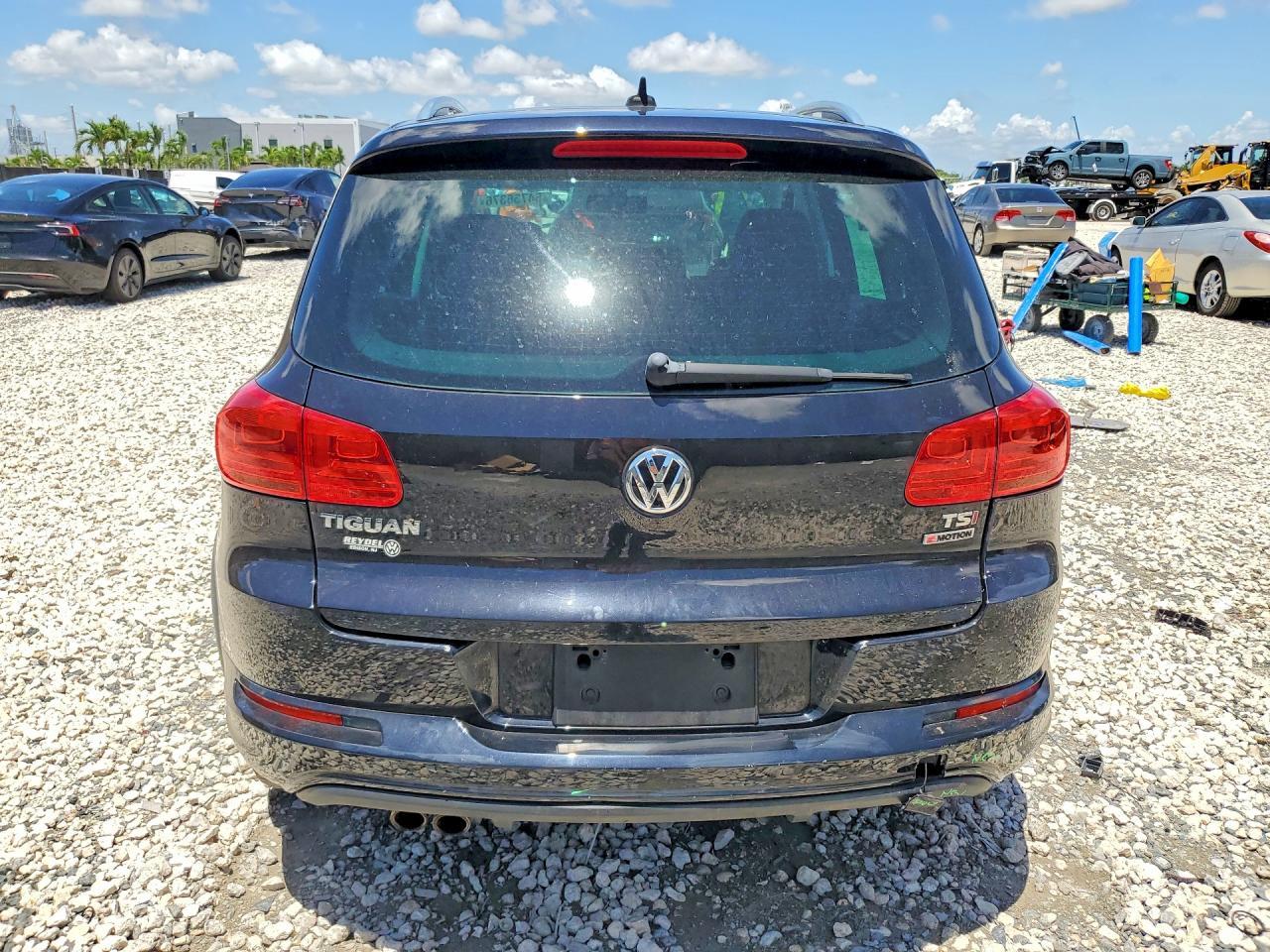 2017 Volkswagen Tiguan Sport - Image 6