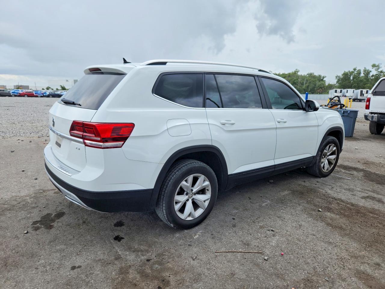 2018 Volkswagen Atlas Se - Image 3