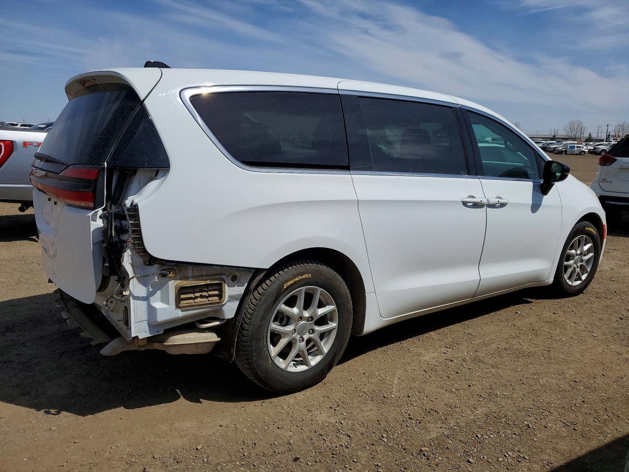 2024 Chrysler Pacifica Touring L - Image 3