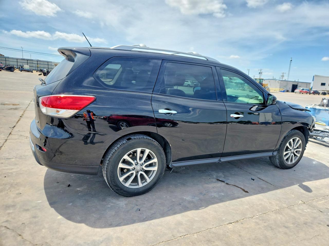 2014 Nissan Pathfinder Sv - Image 3