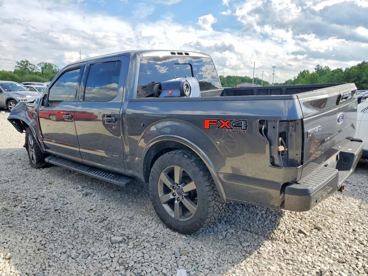 2017 Ford F150 Supercrew - Фото 2