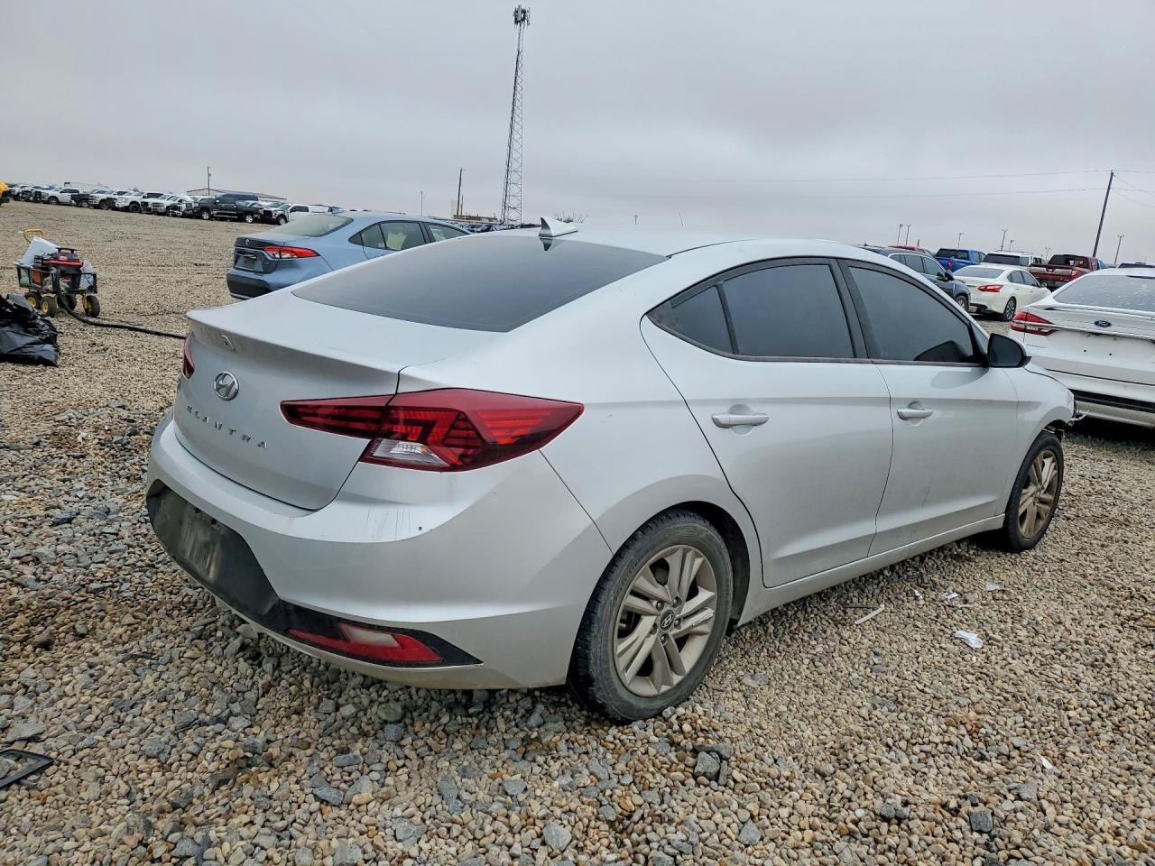 2019 Hyundai Elantra Sel - Image 3
