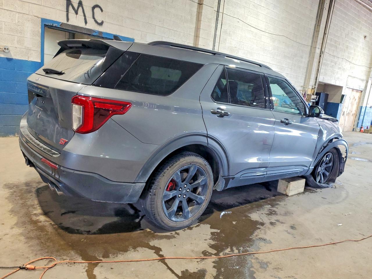 2024 Ford Explorer St - Image 3