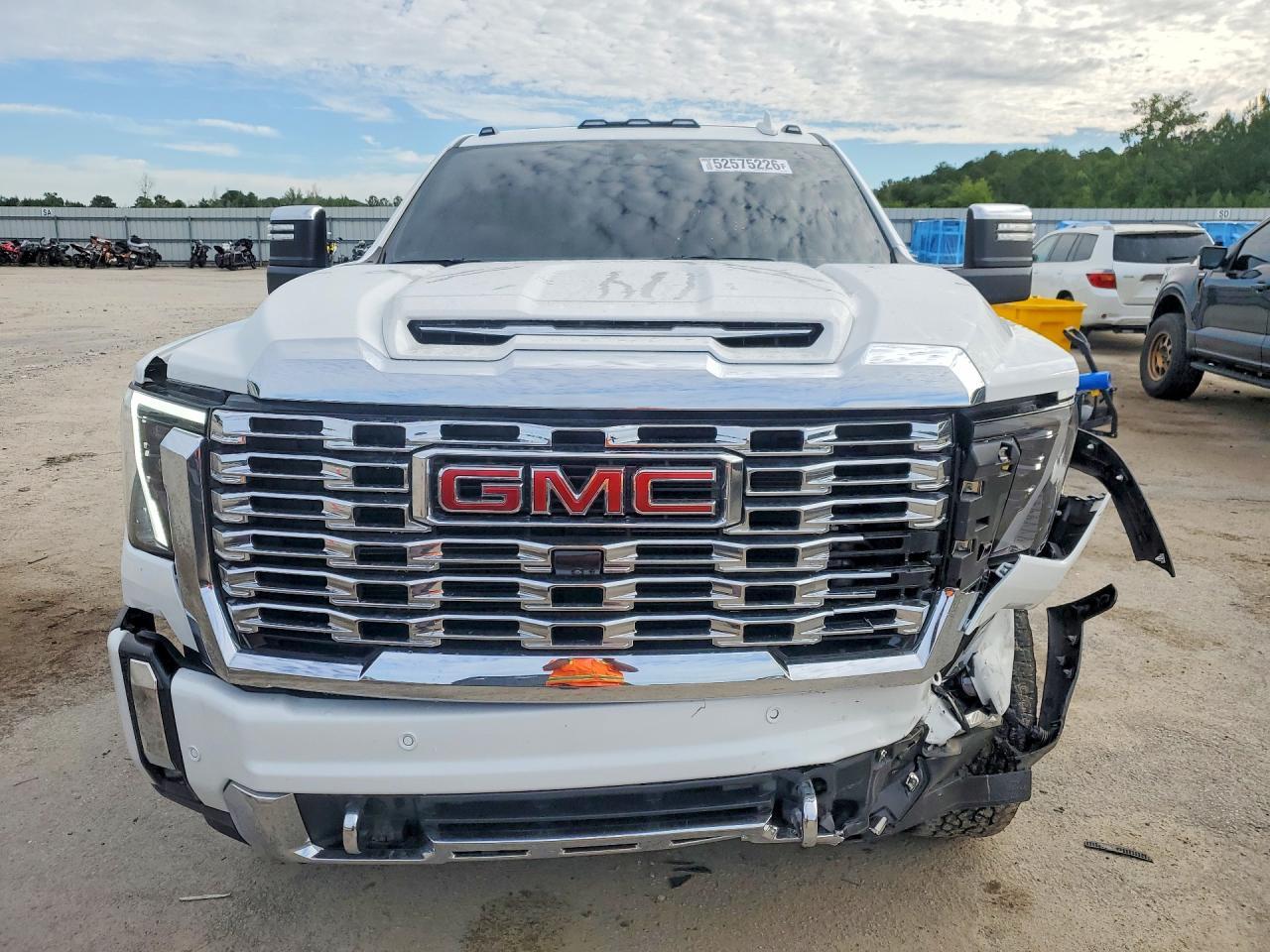 2025 GMC Sierra K2500 Denali - Image 5