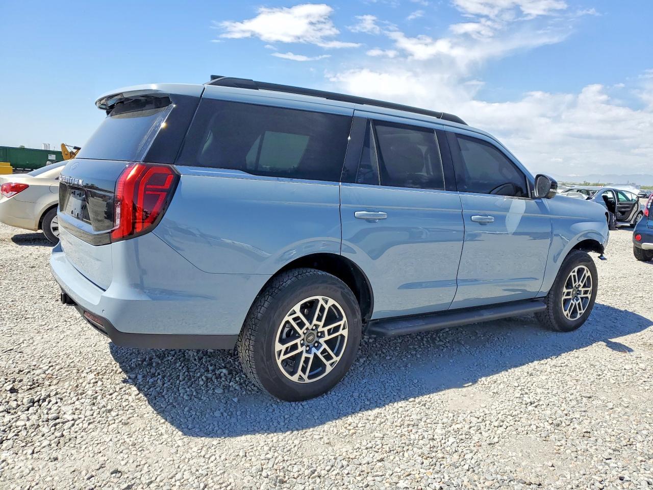 2025 Ford Expedition Active - Image 3