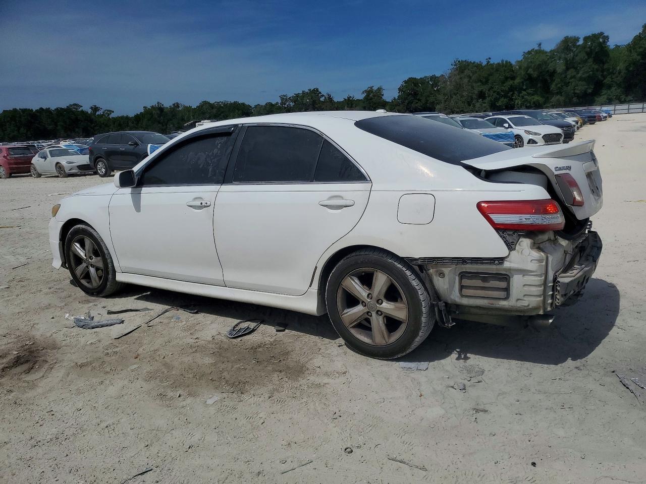 2011 Toyota Camry Se - Фото 2