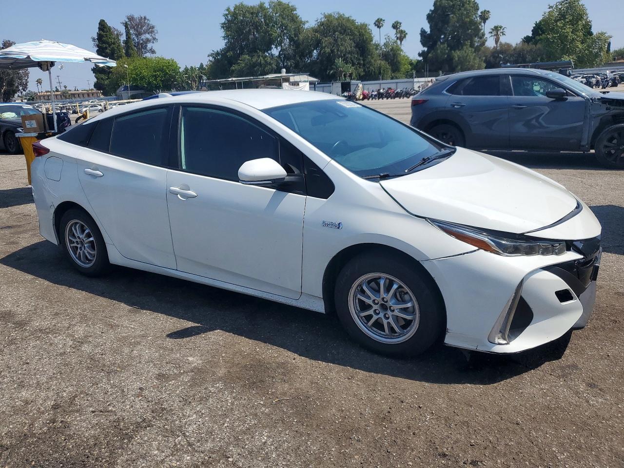 2021 Toyota Prius Prime Le - Image 4