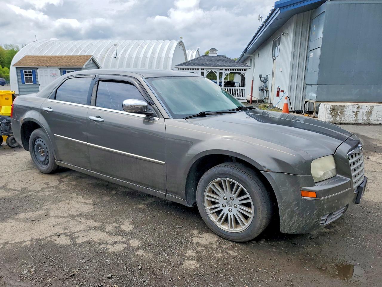 2010 Chrysler 300 Touring - Фото 4