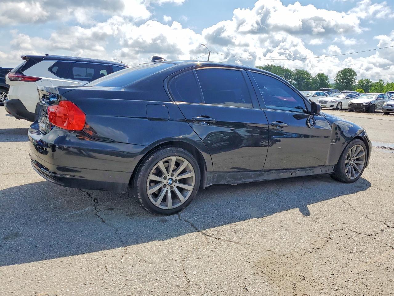 2011 BMW 328 Xi Sulev - Image 3