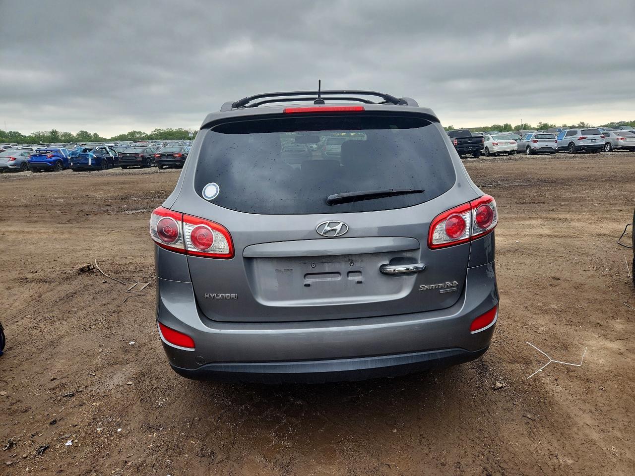 2010 Hyundai Santa Fe - Image 6