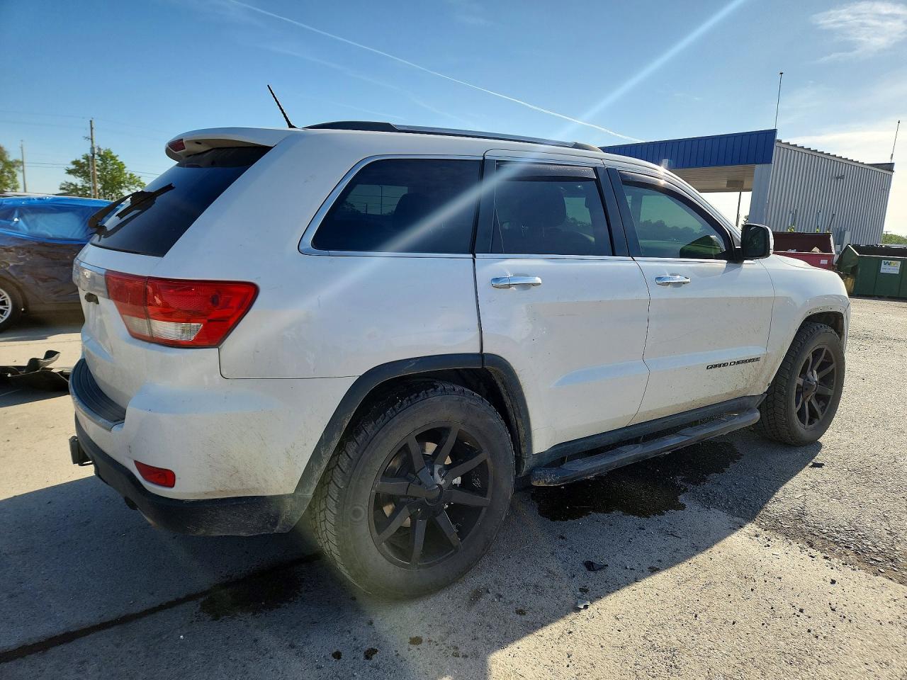 2013 Jeep Grand Cherokee Overland - Image 3