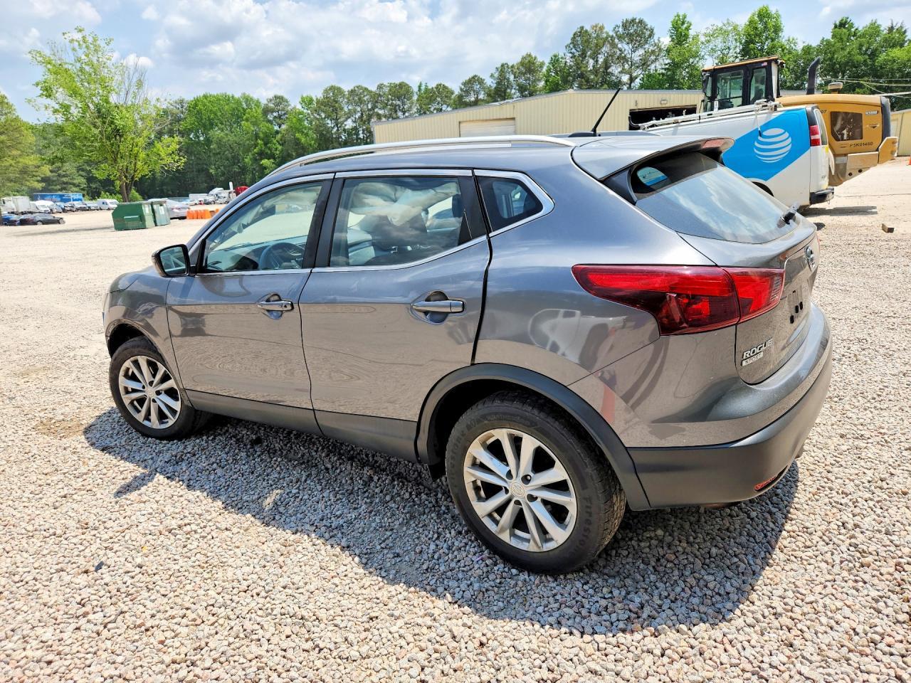 2017 Nissan Rogue Sport Sv - Image 2
