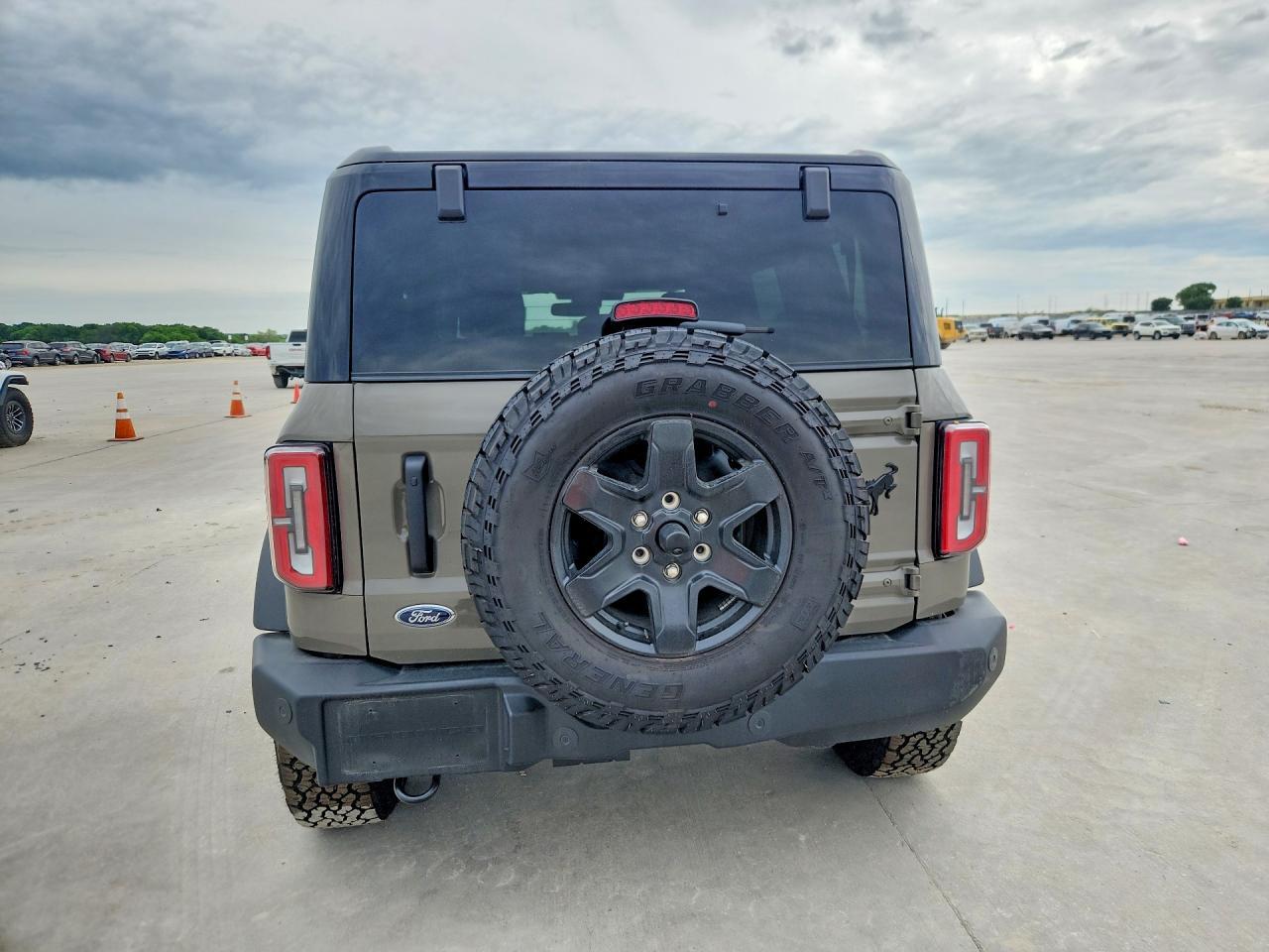 2025 Ford Bronco Outer Banks - Image 6