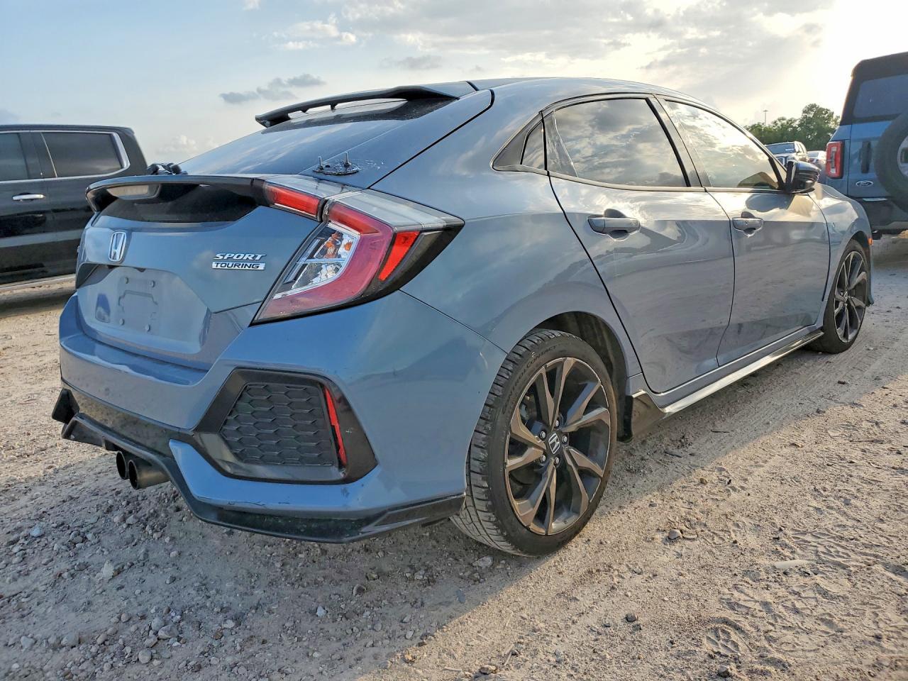2018 Honda Civic Sport Touring - Image 3