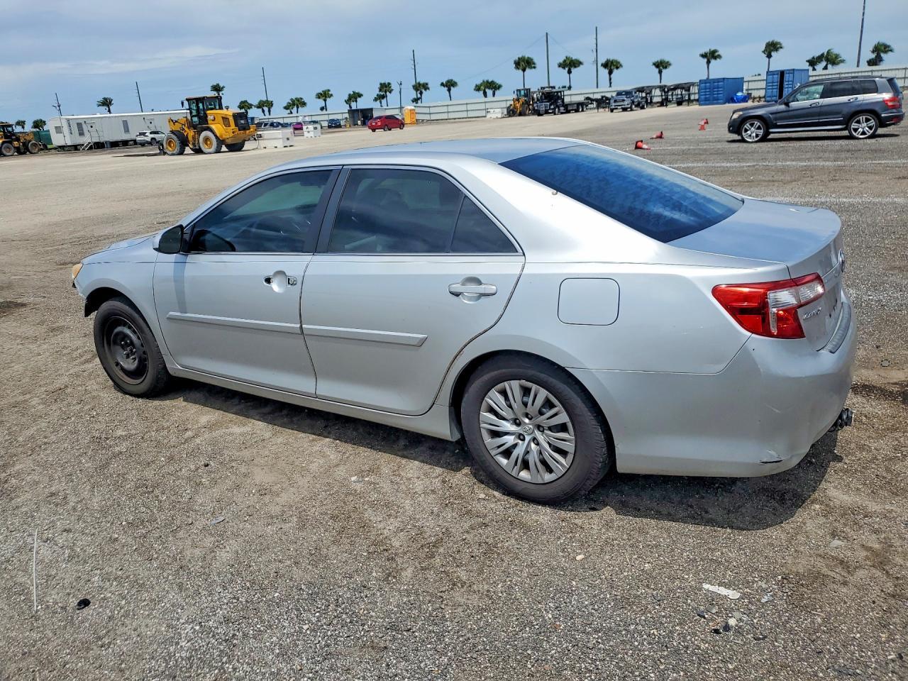 2014 Toyota Camry L - Image 2