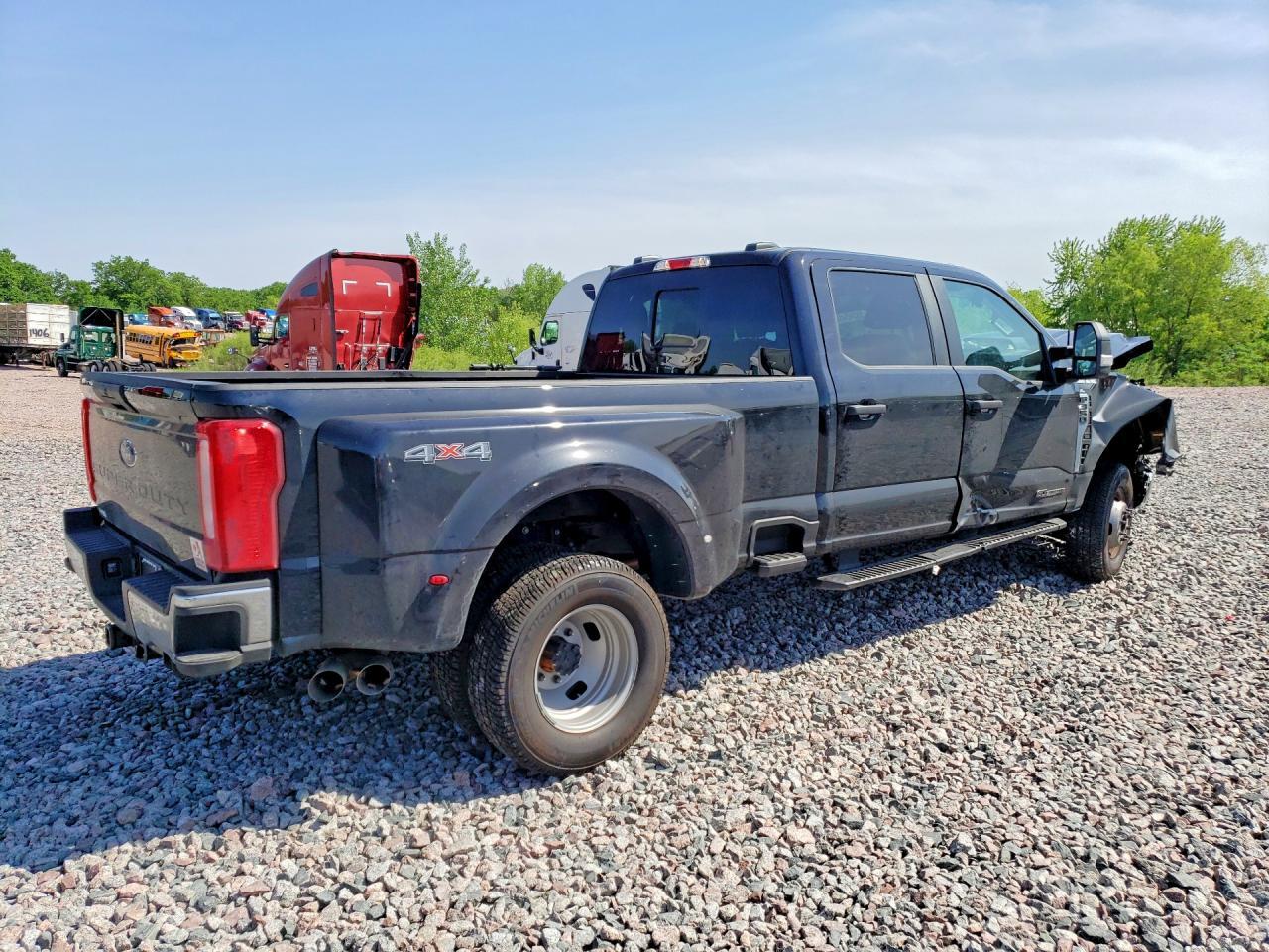 2026 Ford F350 Super Duty - Фото 3