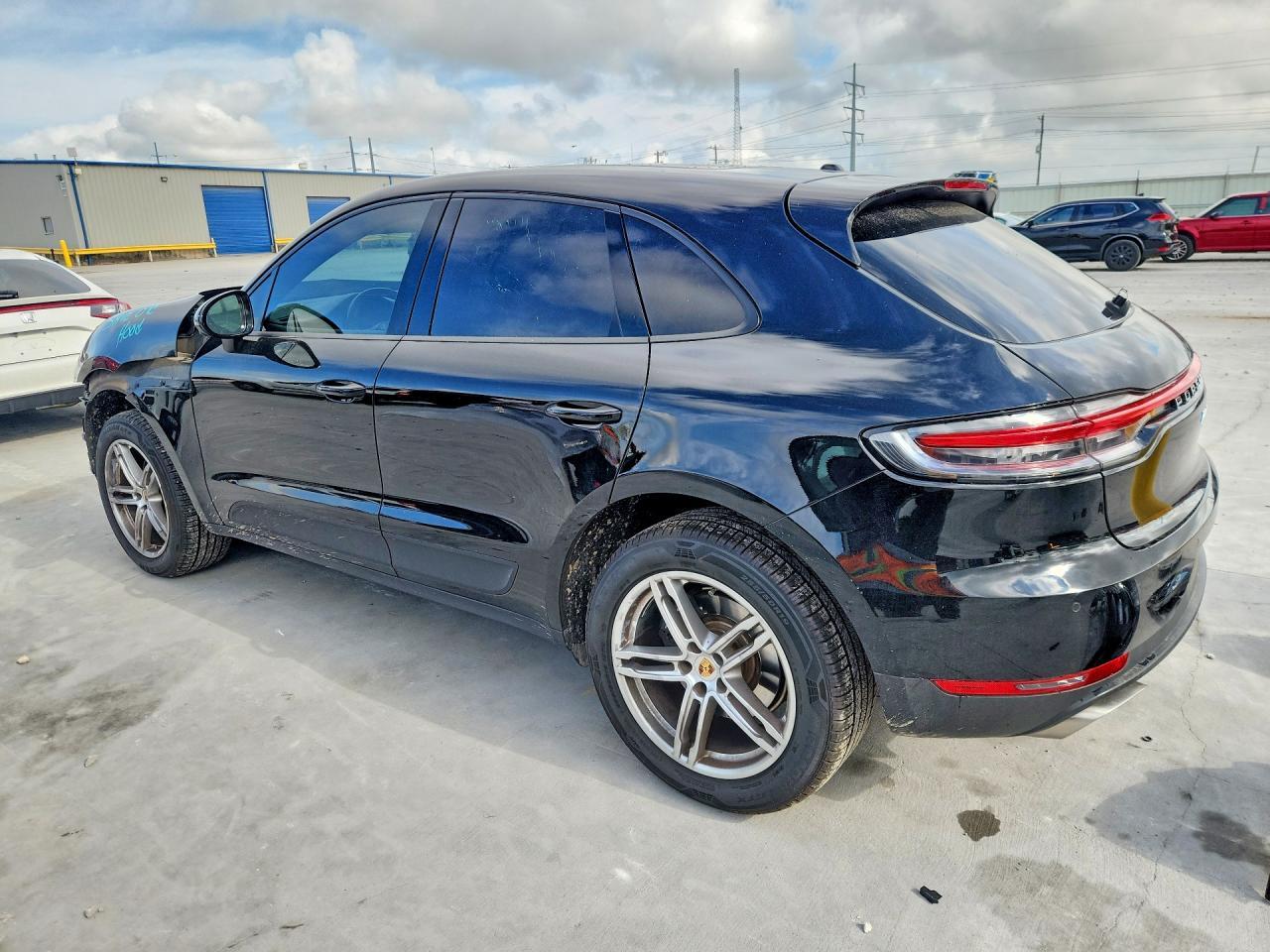 2021 Porsche Macan - Image 2