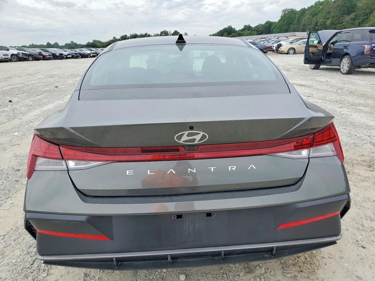 2025 Hyundai Elantra Sel Convenience - Фото 6