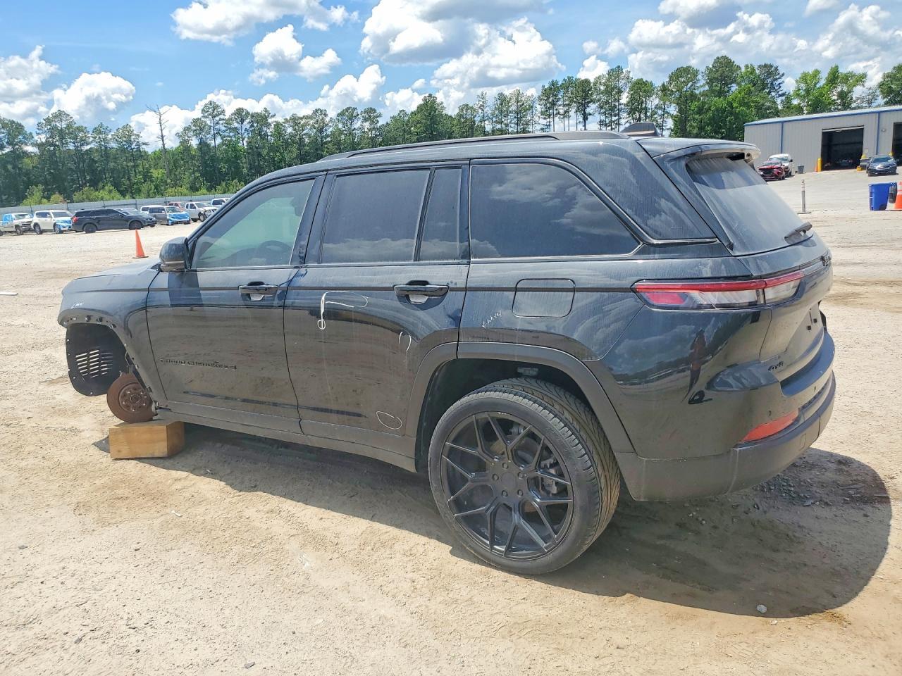 2023 Jeep Grand Cherokee Sport - Image 2