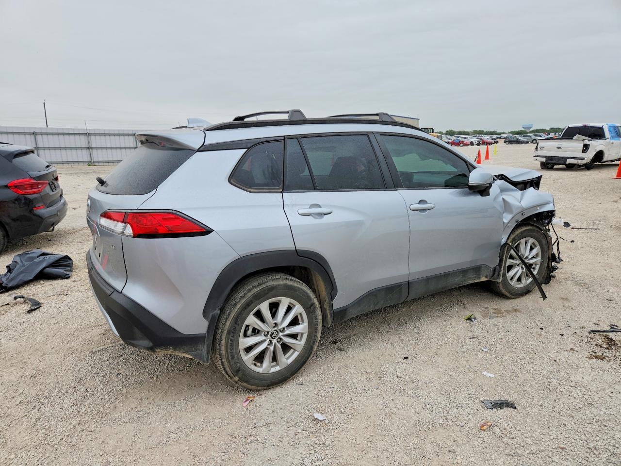 2024 Toyota Corolla Cross Le - Фото 3