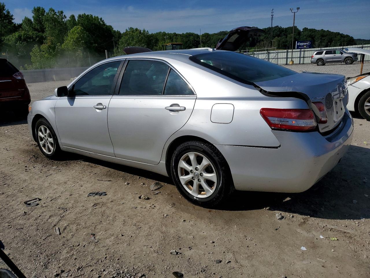 2011 Toyota Camry Le - Image 2