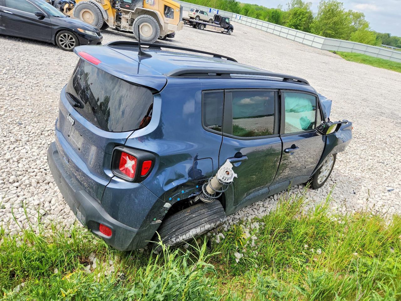 2023 Jeep Renegade Latitude - Фото 3