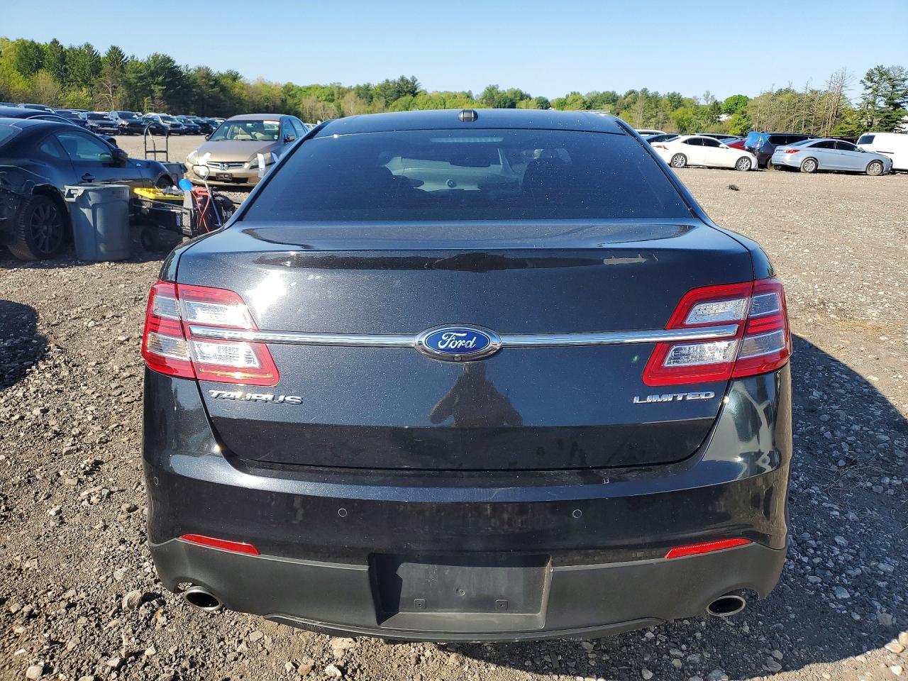 2015 Ford Taurus Limited - Image 6