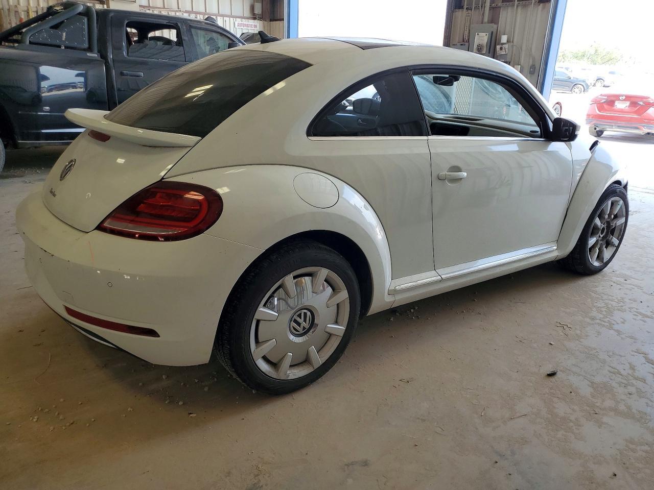 2019 Volkswagen Beetle Se - Фото 3