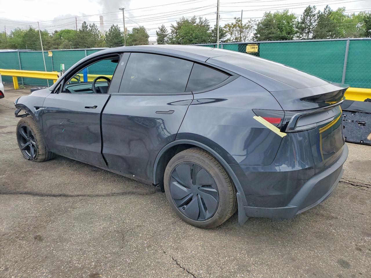 2026 Tesla Model Y - Фото 2
