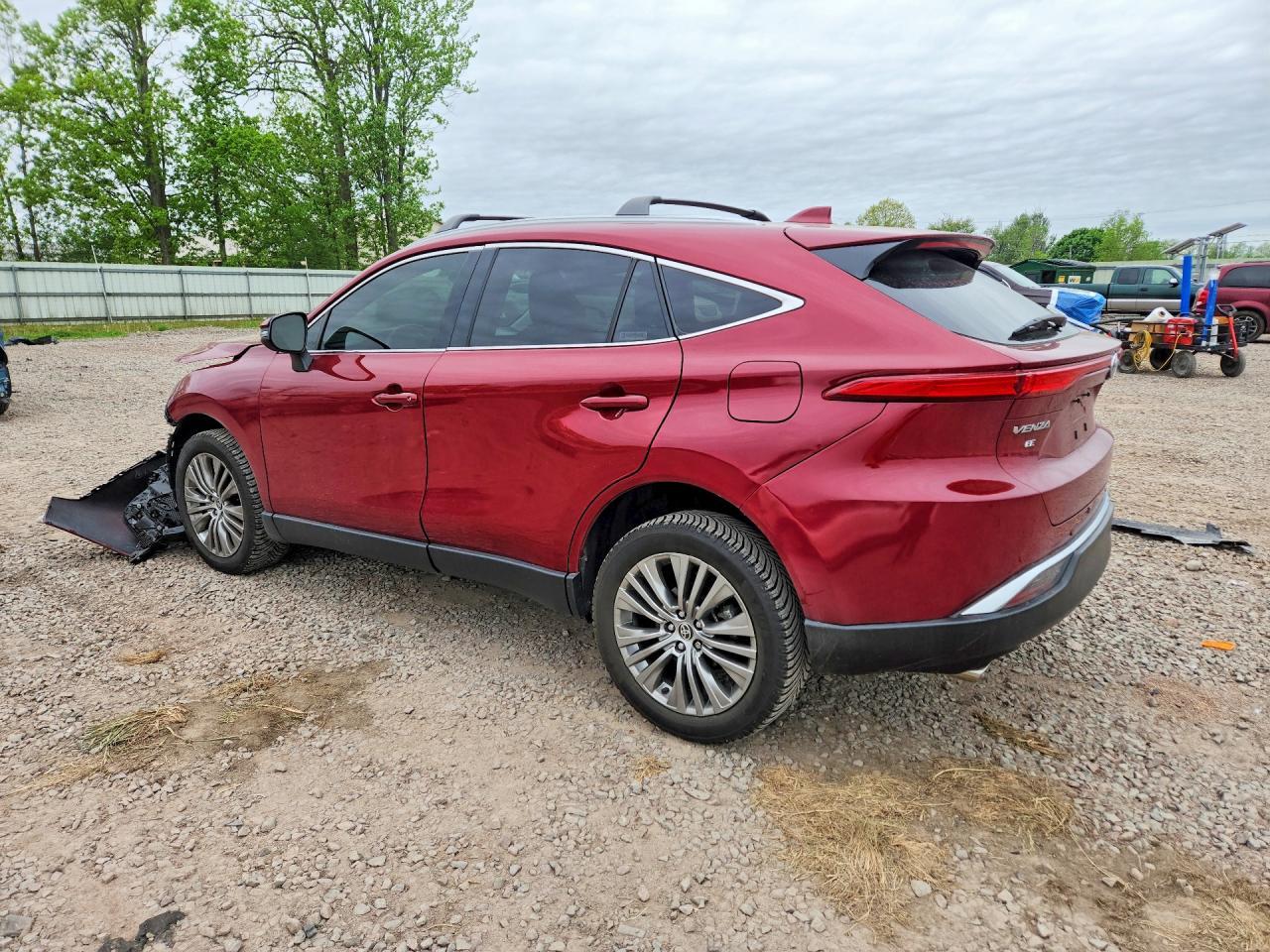 2022 Toyota Venza Xle - Image 2