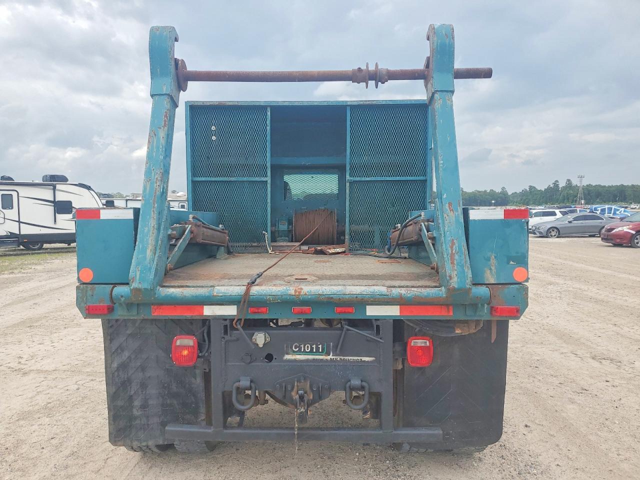 2006 Ford F750 Super Duty - Image 6