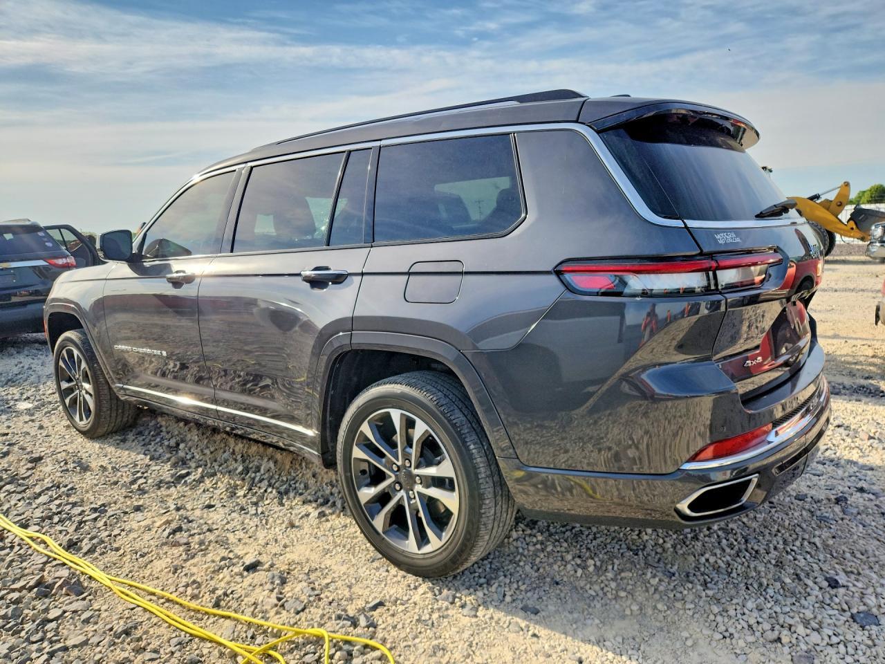 2023 Jeep Grand Cherokee L Overland - Image 2