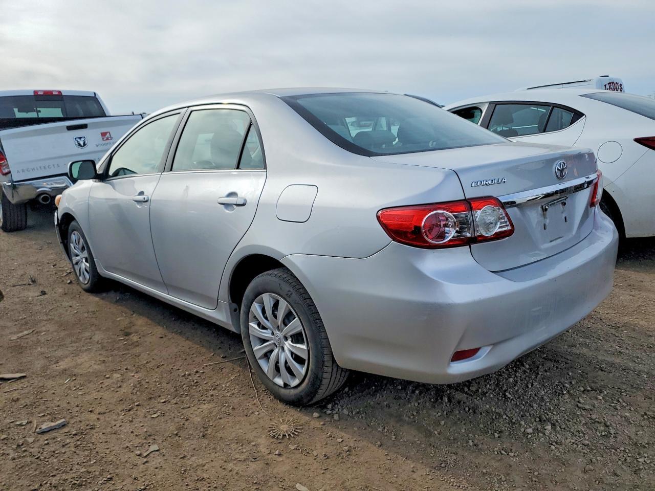 2013 Toyota Corolla Le - Фото 2
