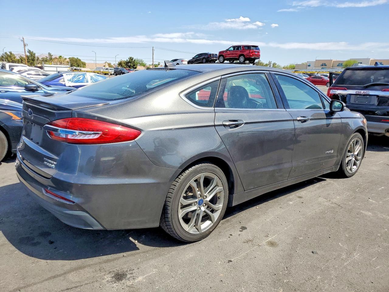 2019 Ford Fusion Titanium - Фото 3