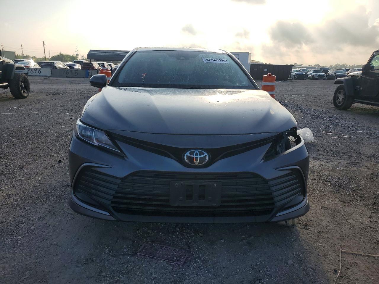 2021 Toyota Camry Le - Фото 5