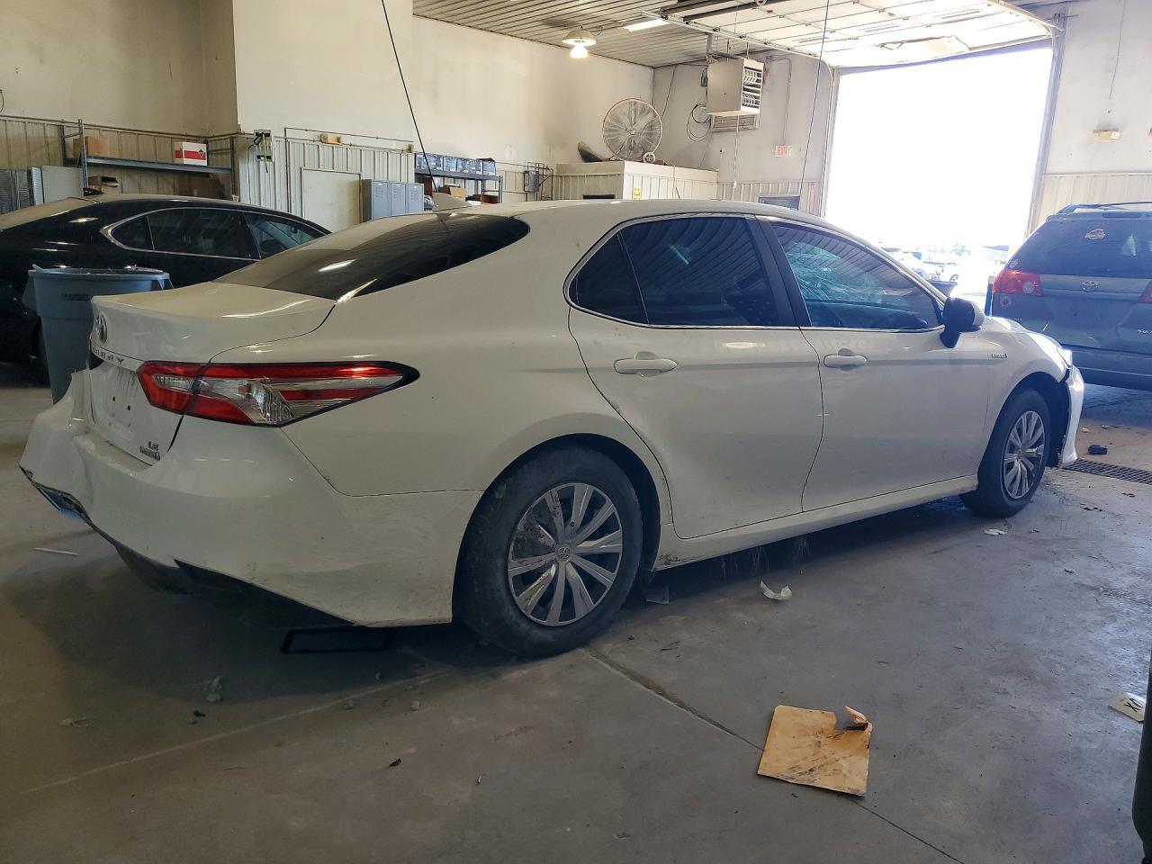 2020 Toyota Camry Le - Image 3
