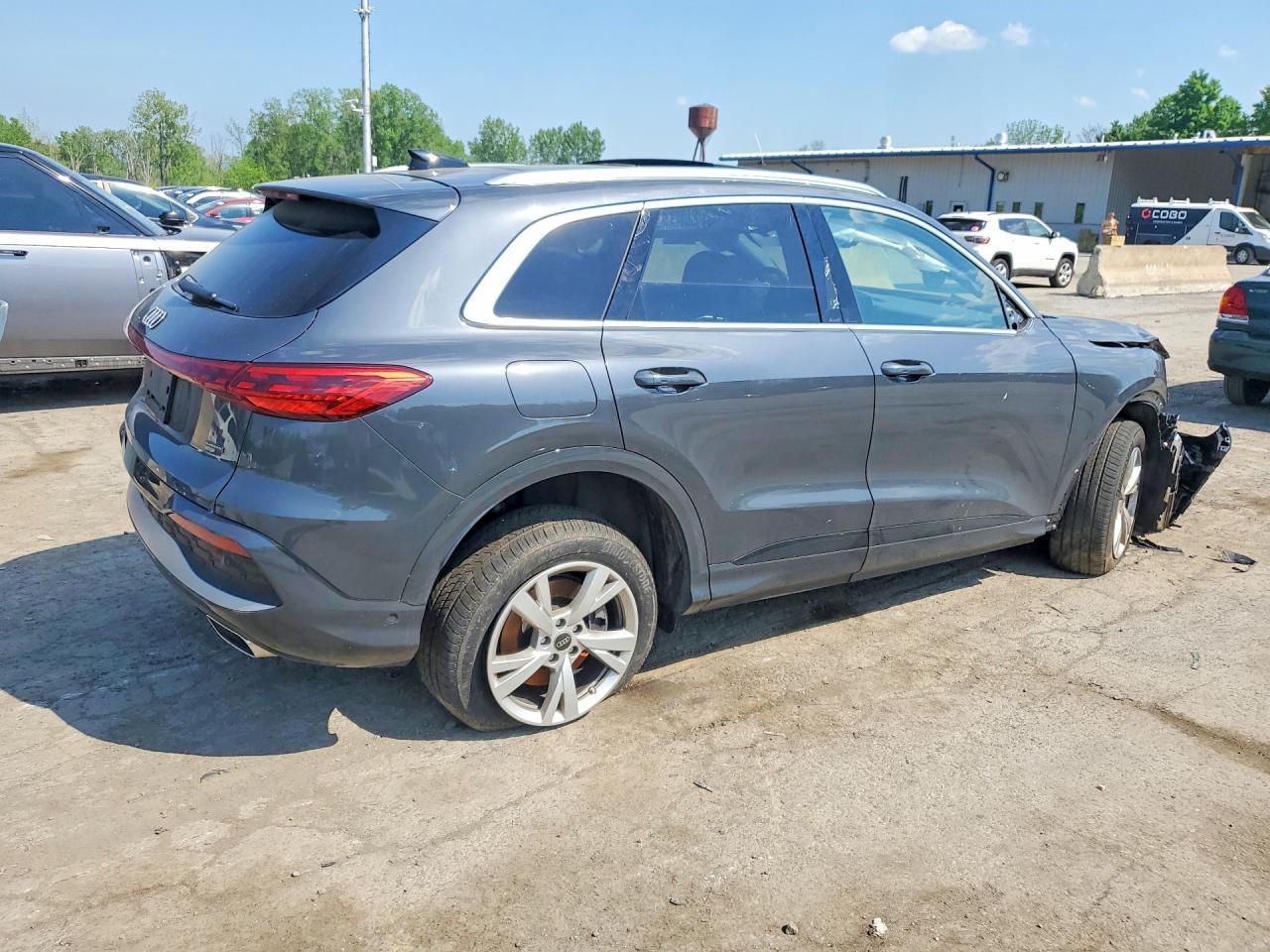 2025 Audi Q5 Premium - Фото 3
