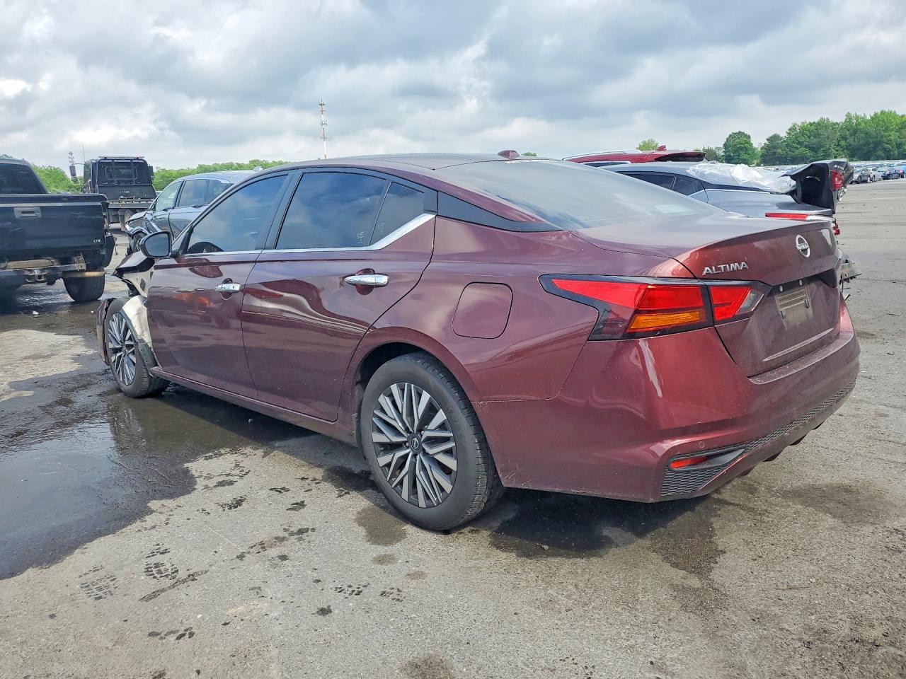 2024 Nissan Altima Sv - Image 2