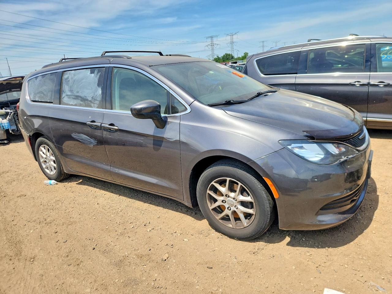 2017 Chrysler Pacifica Touring - Image 4