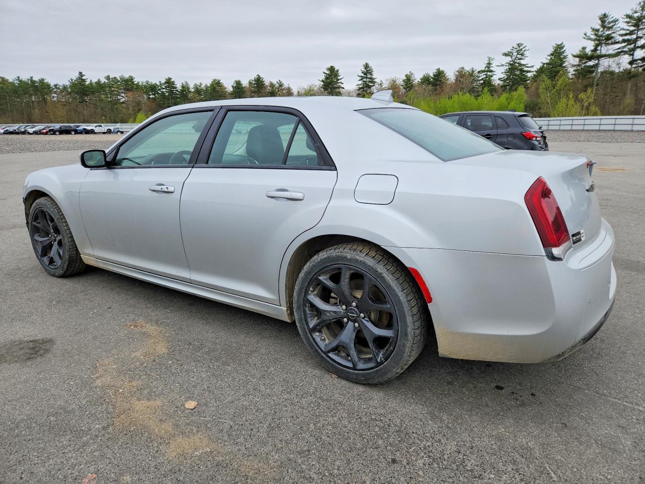 2022 Chrysler 300 Touring L - Фото 2