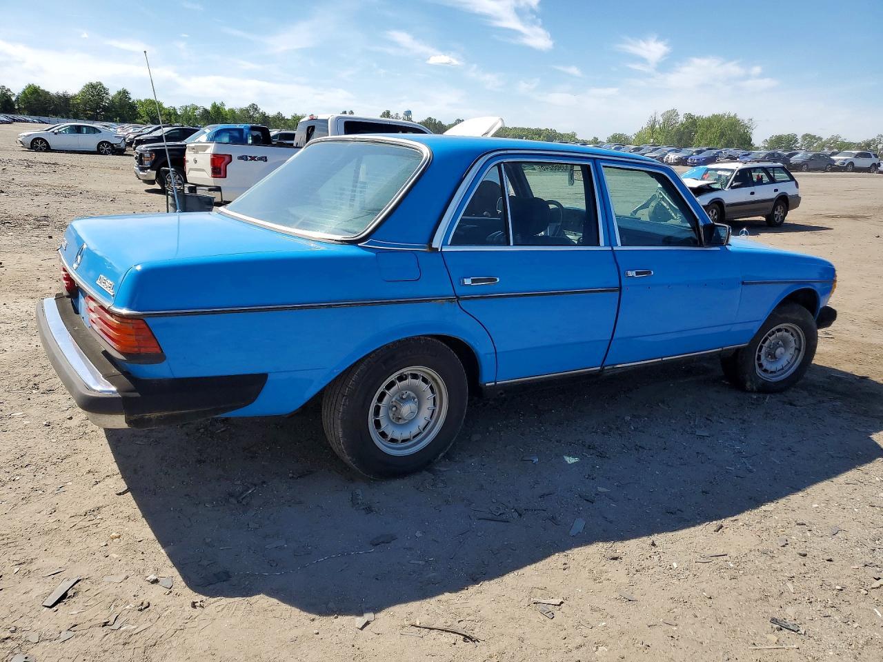 1982 Mercedes-Benz 240 D - Image 3