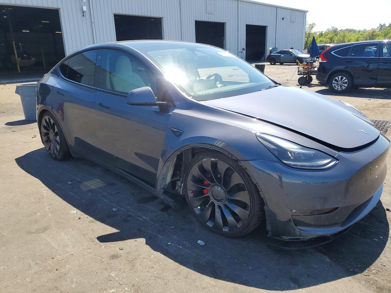 2023 Tesla Model Y - Фото 4